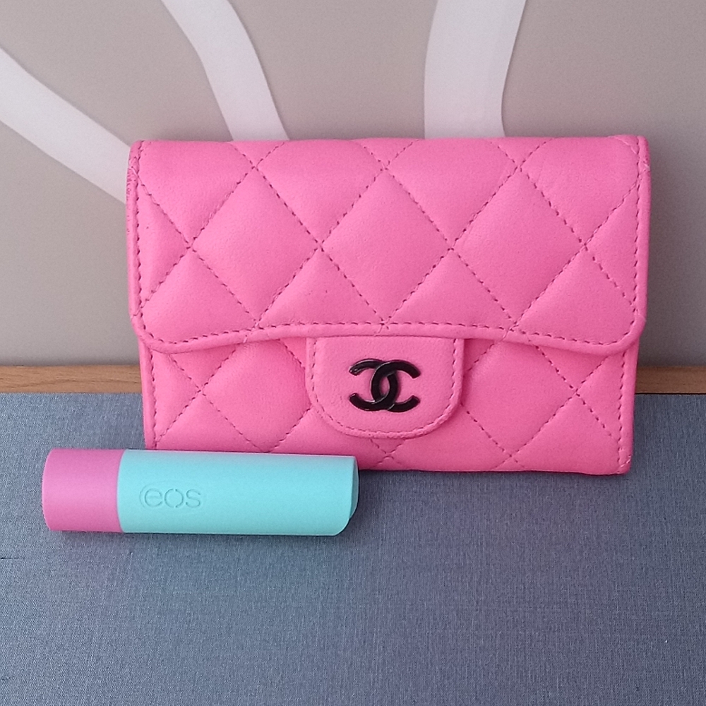 💝 CHANEL Pink Quilted Lambskin Flap Card Holder EUC - Picture 13 of 14